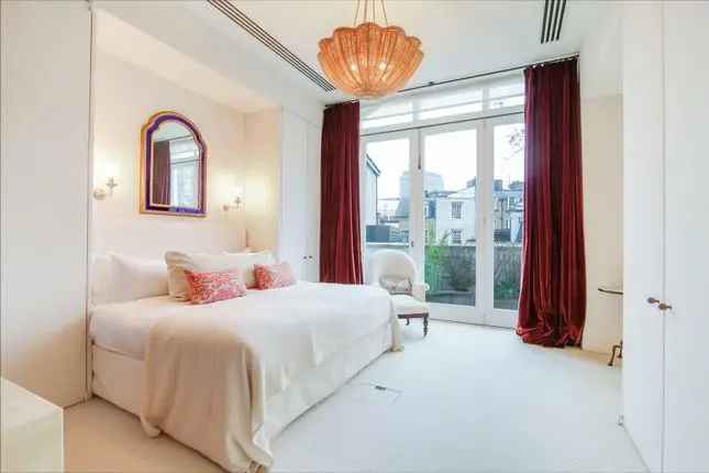 Flat to rent in Buckingham Gate, Westminster SW1E