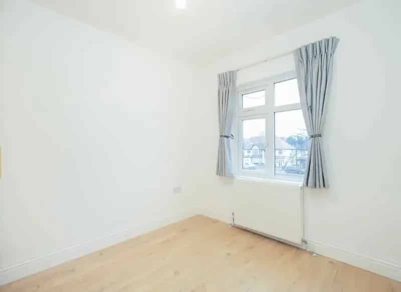 Charming 2-Bed Flat Watford Way Near Hendon Central Station