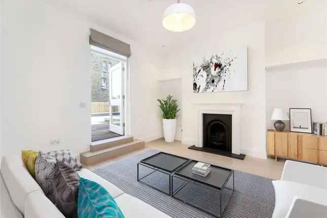 Maisonette to rent in Henniker Mews, Chelsea SW3