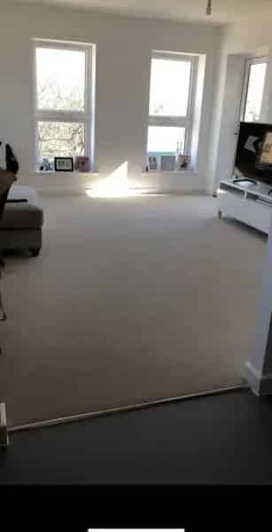 2-Bedroom Top Floor Flat with Large Balcony