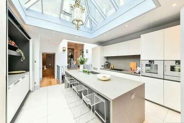 Spacious Family Home in Belgravia