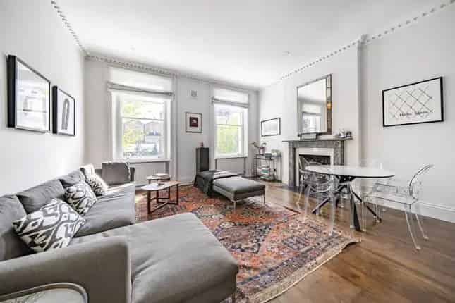 Three Bedroom Duplex Flat for Sale in Chelsea SW10