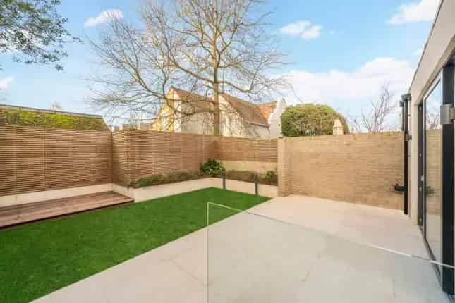 Semi-detached House for Sale East Sheen SW14