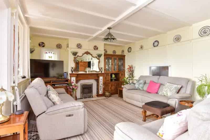 3 Bedroom Detached House with Panoramic Channel Views