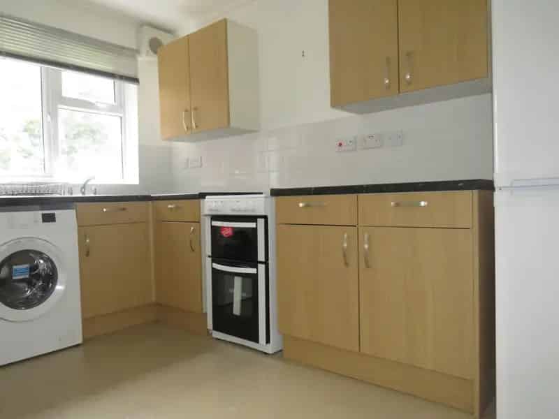One Bedroom Flat with Office and Ample Parking Near Leamington Spa