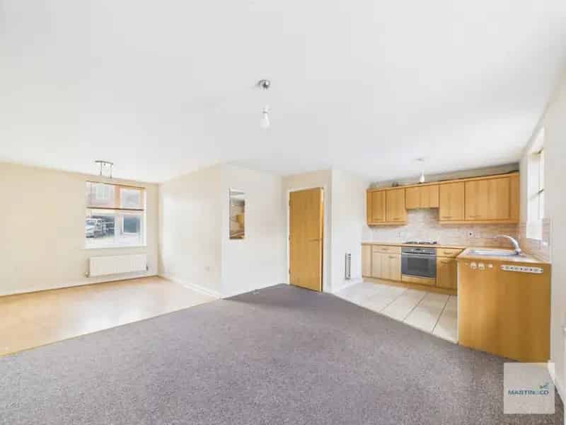 2 Bedroom Flat For Sale - Ground Floor Apartment