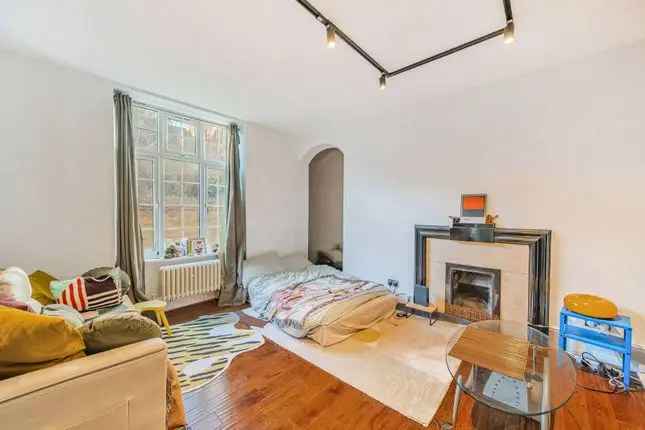 Studio to rent in Chelsea Manor Street, Chelsea, London SW3