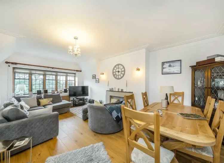 3 Bed Flat Putney Heath Share of Freehold Garage Communal Gardens