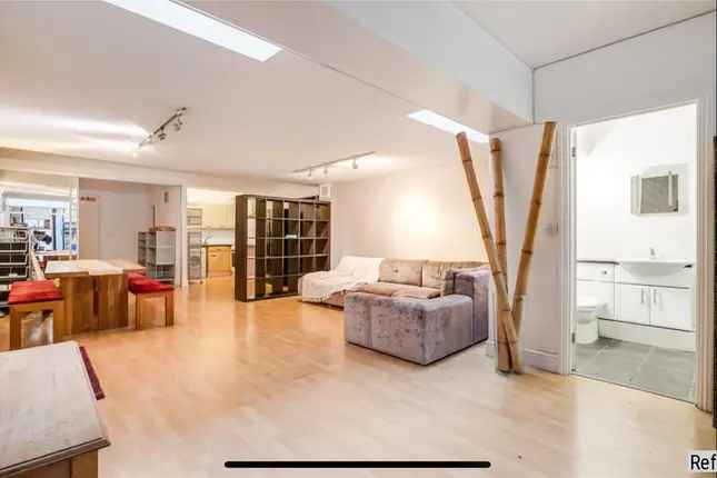 Town house for sale in Plantation Wharf, London SW11