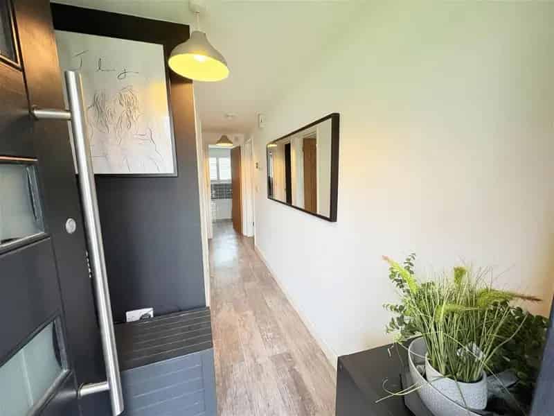 2 Bed Flat for Sale - Refurbished Ground Floor Maisonette with Garden