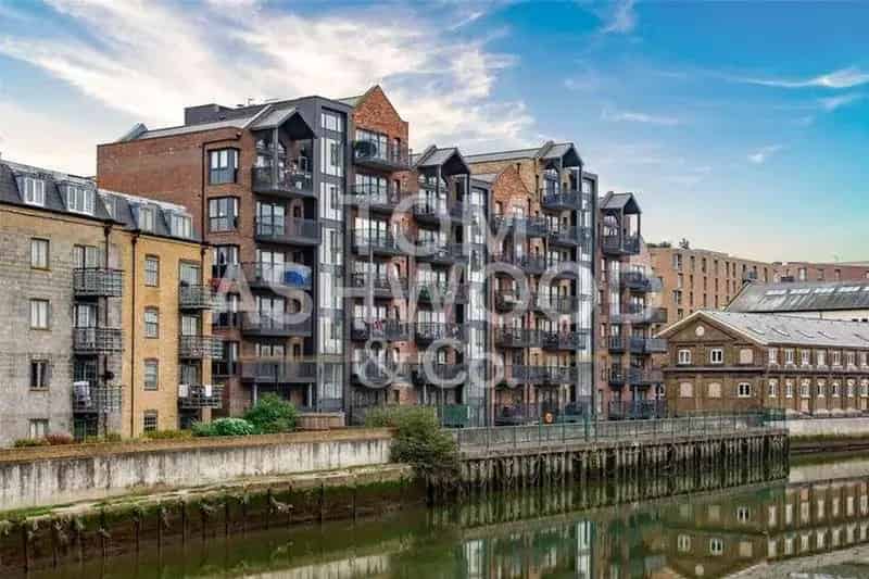 2 Bedroom Flat for Sale Barking River Views