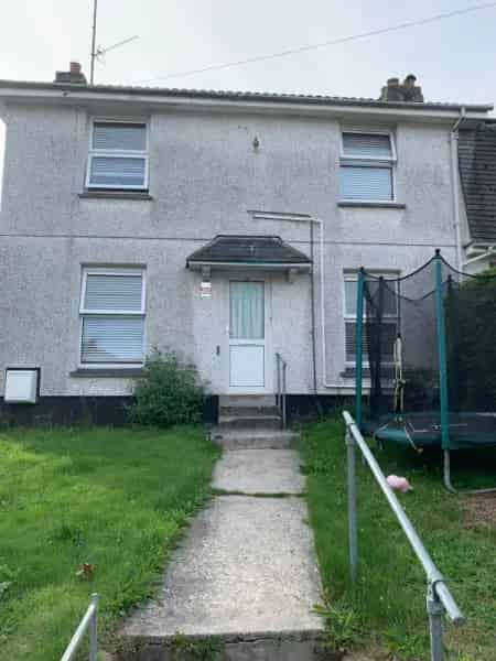 2 Bedroom Semi Detached House Near Schools and Beach