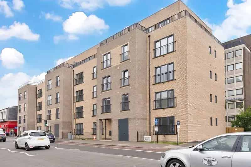 2 Bedroom Apartment for Sale in Edinburghs Carrick Development
