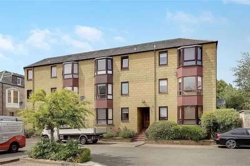 2 Bed Flat Newington Edinburgh Allocated Parking Modern Shower Room