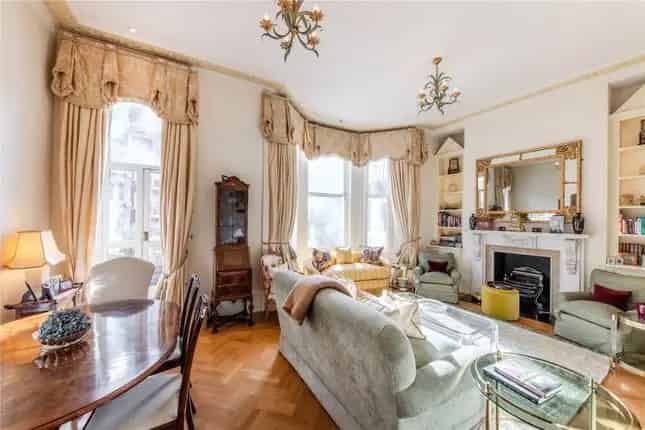 2 Bed Flat for Sale Observatory Gardens London W8