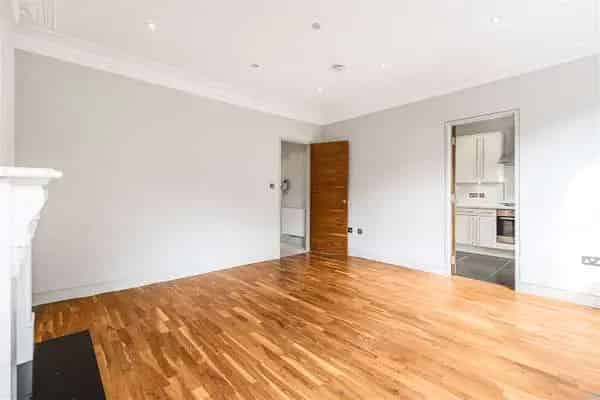 2-Bedroom Apartment in Period House - Chain Free