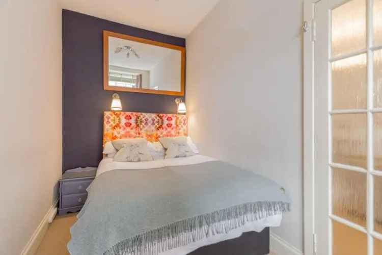 1 Bedroom Flat for Sale in Edinburgh