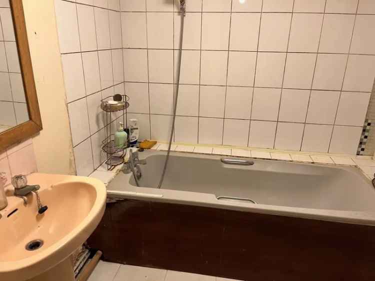 6 Bedroom House and 5 Flats Investment Opportunity