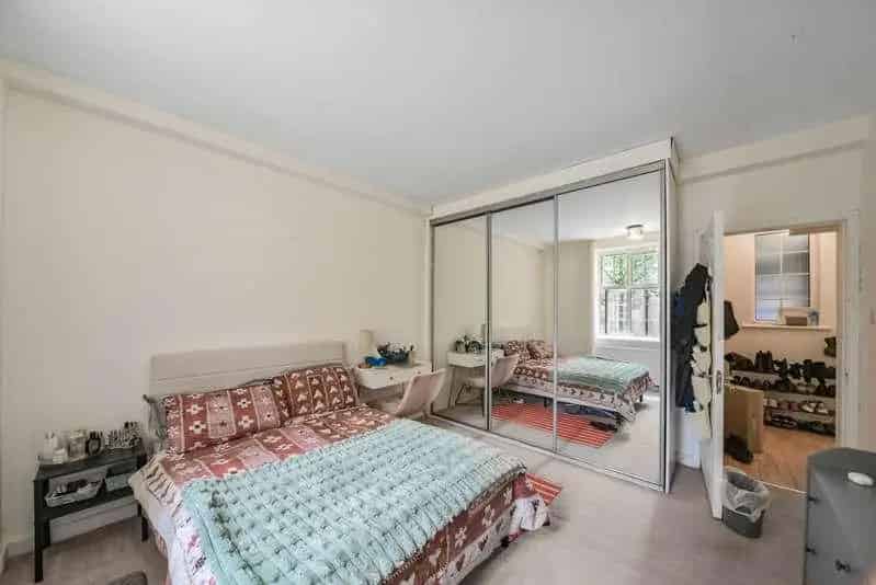 2 Bed Flat for Sale in Kensington
