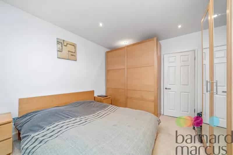 Flat For Sale , London, England