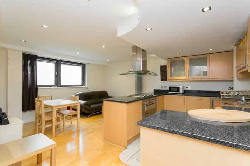 2 Bedroom Flat House to Rent in Canary Wharf