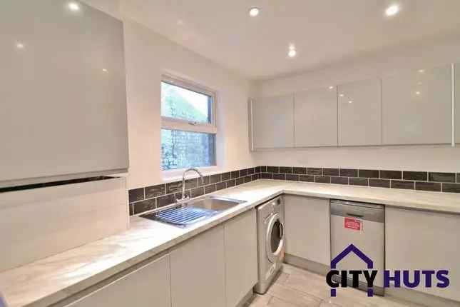 4 Bedroom House to Rent in Holloway N7 Pet Friendly