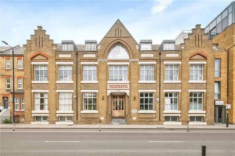 Battersea Warehouse Conversion  Large Double Bedroom Open Plan Living