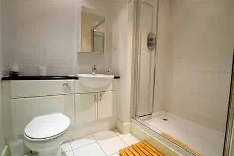 67m² Cardiff Studio Apartment Furnished Leisure Facilities Parking