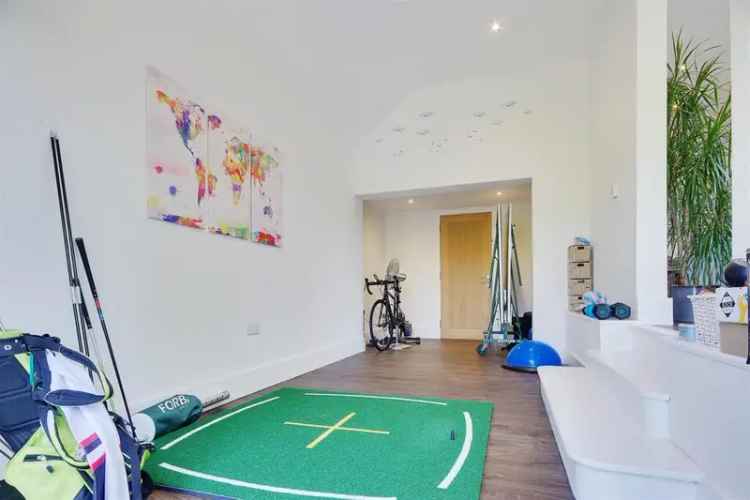5 Bedroom Detached House for Sale in Queens Park