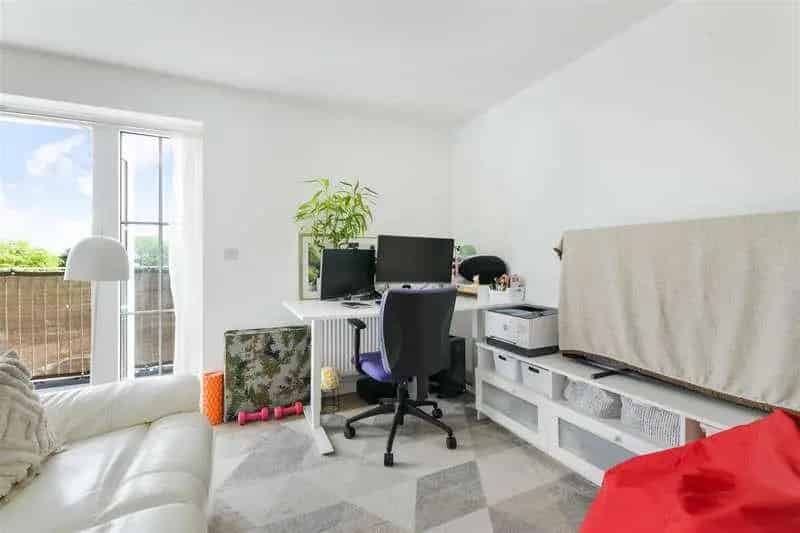 2 Bed Flat for Sale near Merstham Station