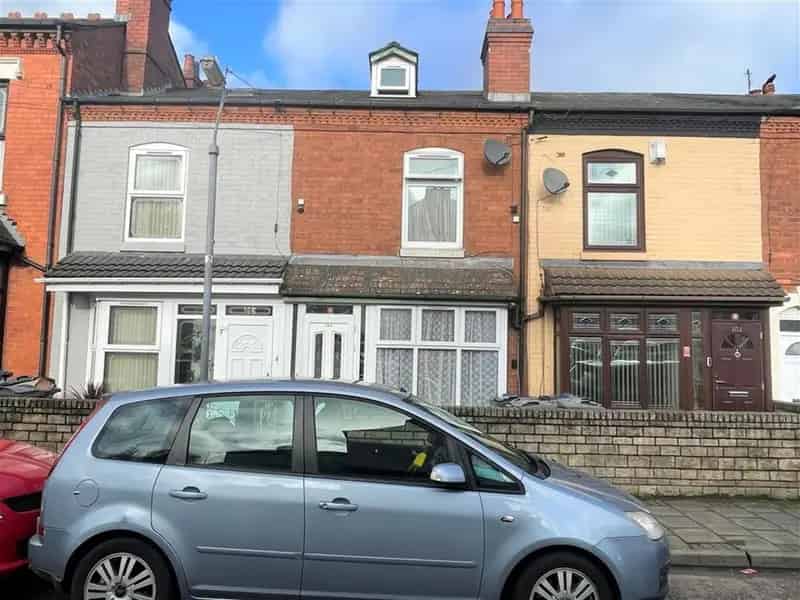 3 Bedroom Mid Terrace House For Sale