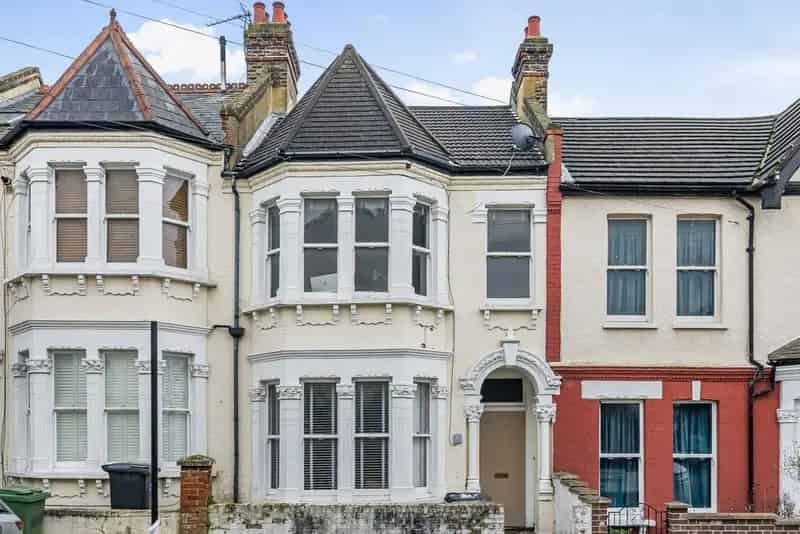 Freehold Property near Tooting Bec Common SW16