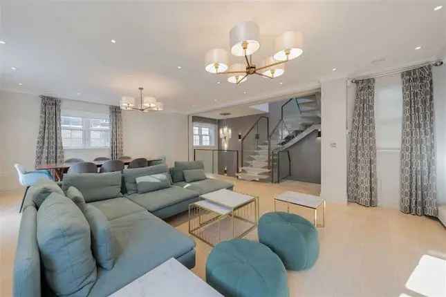 Modern Refurbished Property in Princes Gate Mews London