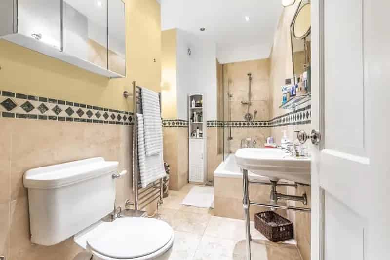 Two Double Bedroom Flat in Bedford Park Chiswick