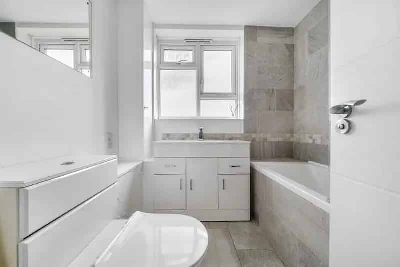 2 Bedroom Apartment with Private Garden and Shed