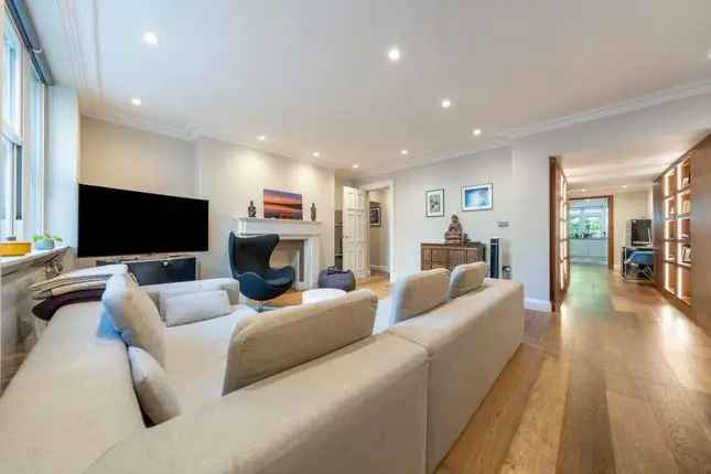 Flat for sale in Randolph Avenue, Maida Vale, London W9