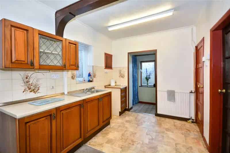 Three Bedroom End Terrace House Farsley