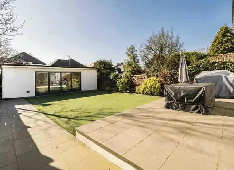 Three Bedroom Detached House Near Sunny Hill Park