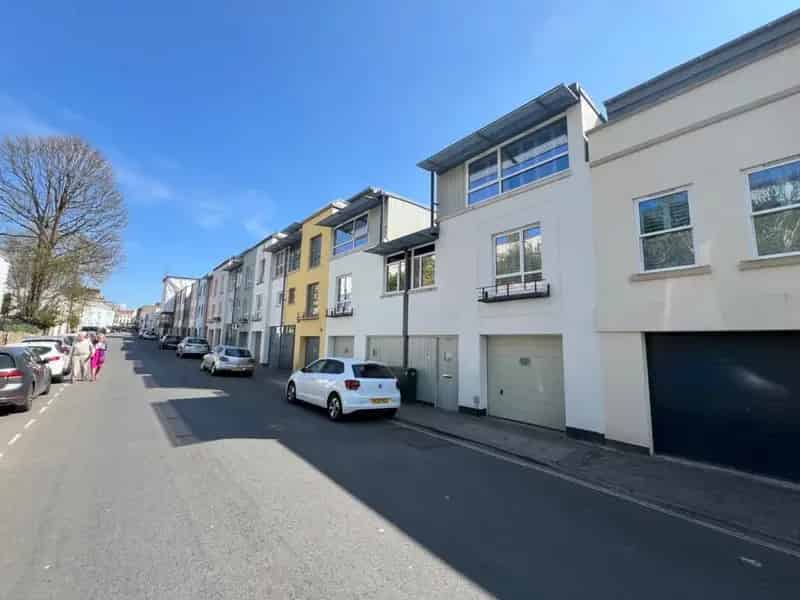 3 Bedroom Townhouse in Clifton for Professionals