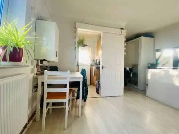 2 Level House Near Heathrow Airport - Swap for Central London Flat