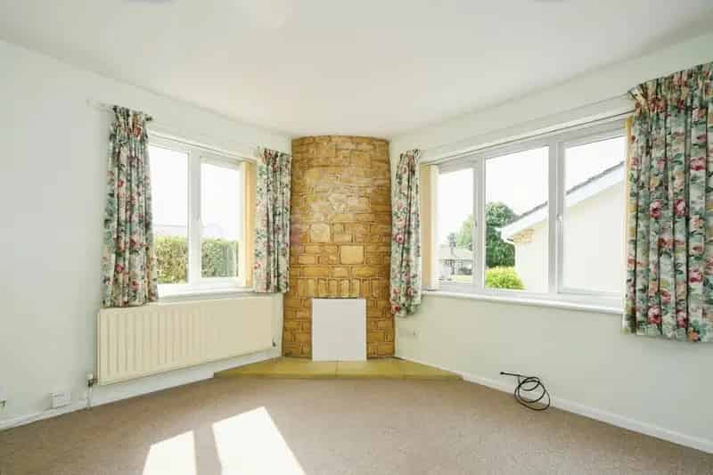 2 Bedroom Bungalow with Garden and Garage