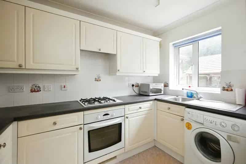 2 Bed Mid Terraced House with Garden and Parking