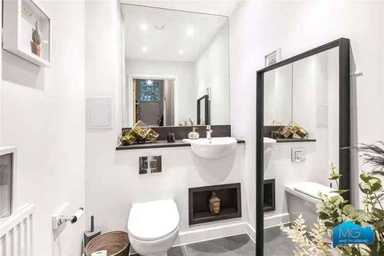 2 bed flat for sale