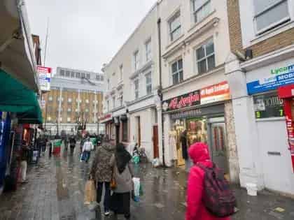 4-Bedroom Apartment in Trendy Tower Hamlets London