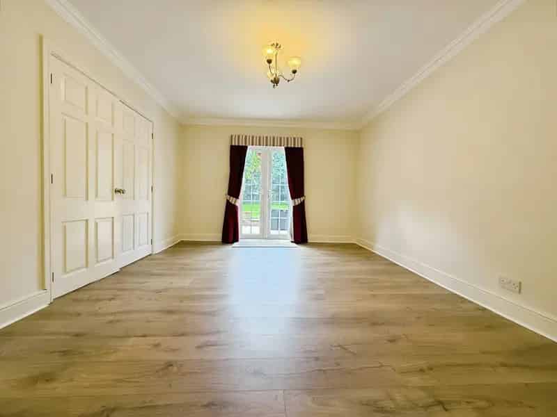 Six Bedroom Detached Home in Holme