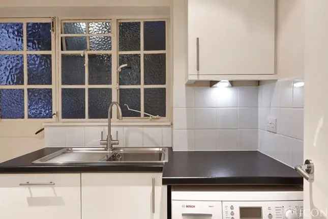 Flat to rent in Fulham Road, London, 6 SW3