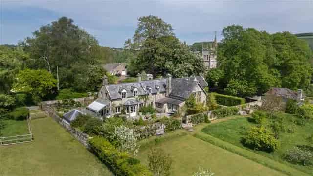 Grade II Listed Old School House with 2 Acres of Gardens