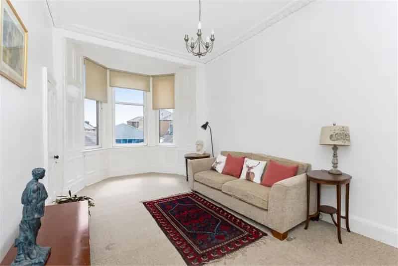 1 Bed Flat First Floor with 1 Reception Room Grange Area