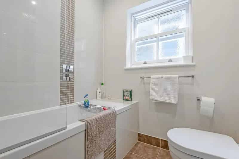 Four Bedroom Detached House Near Norbiton Kingston Station