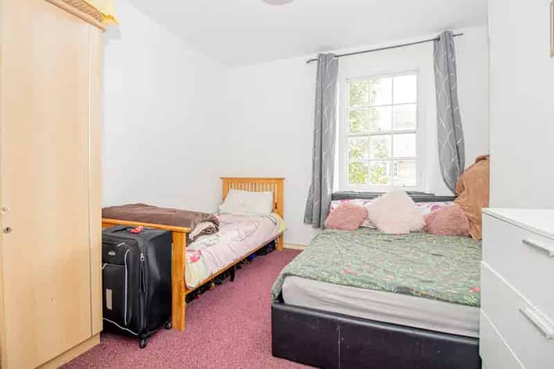 3 Bedroom Flat for Sale near Shoreditch